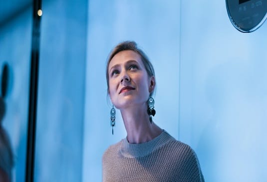 535x365-woman-blue