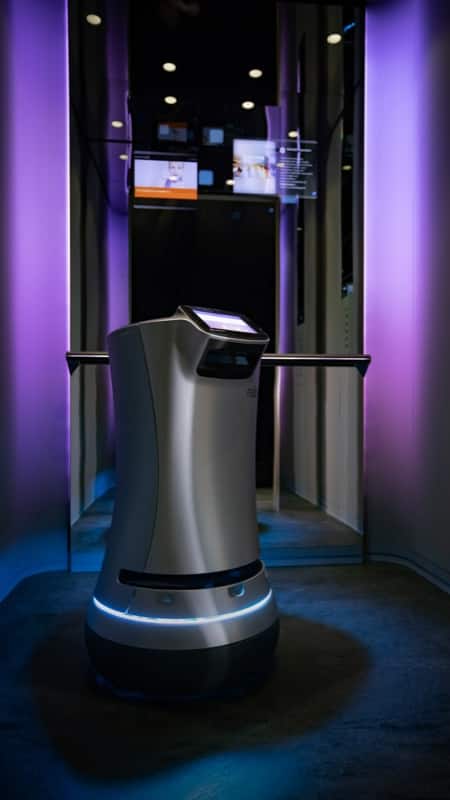 img_New-buildings_Elevators_KONE-Monospace-DX_Mosaic_large-450x800-01